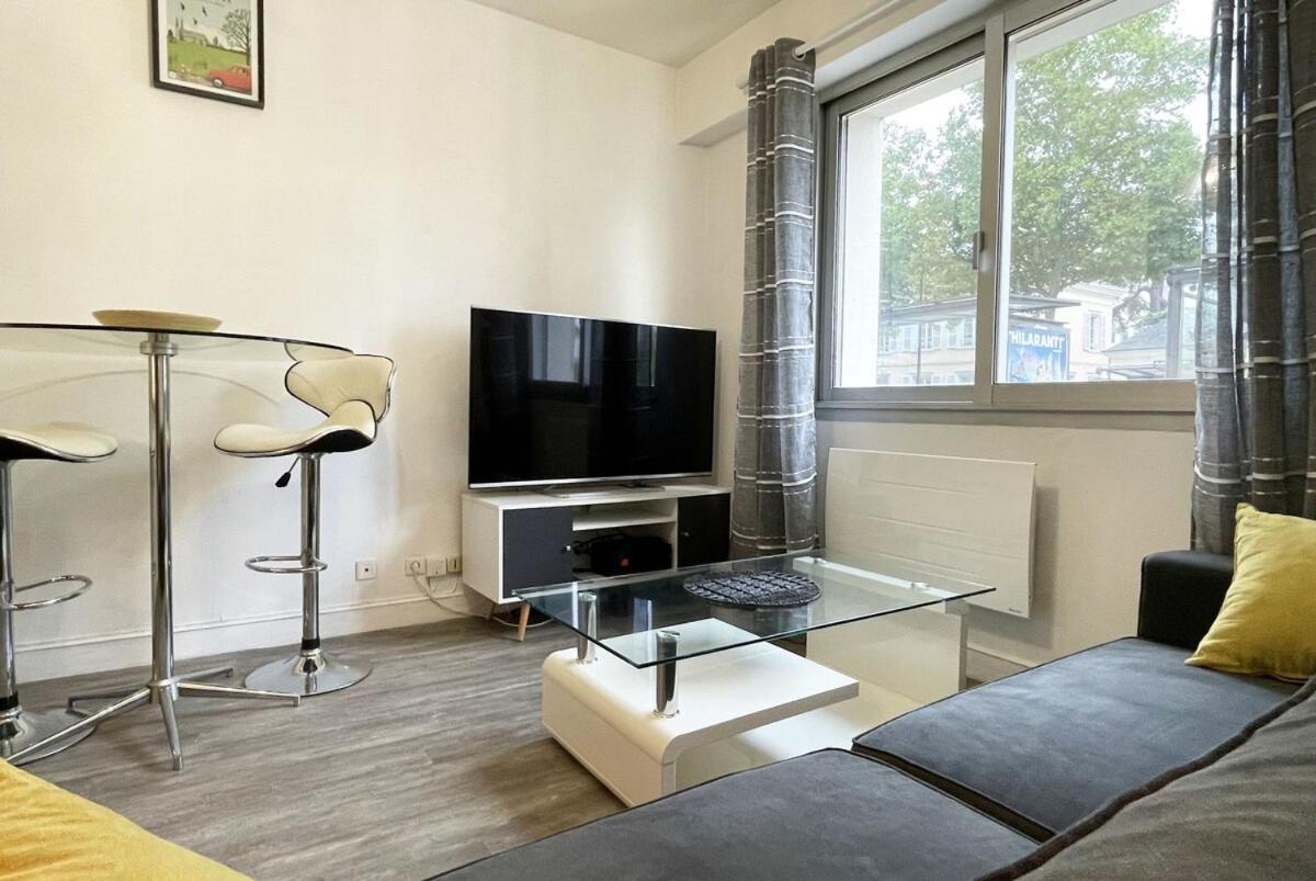 Le Chasles For 2 Persons Apartment Chartres Luaran gambar